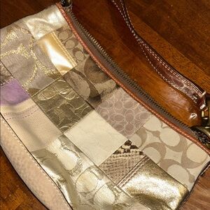 Elegant Patchwork Hobo in Gold and Cream
Fairly good condition clean inside